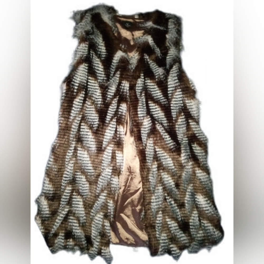 HOT & DELICIOUS "ESTER'S DILEMMA" Brown and White *LIMITED ED* Fur Vest NWT - Picture 1 of 2